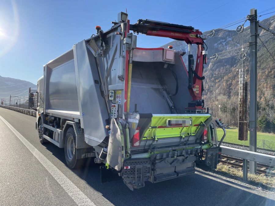 Sachschaden am Lastwagen nach dem Unfall