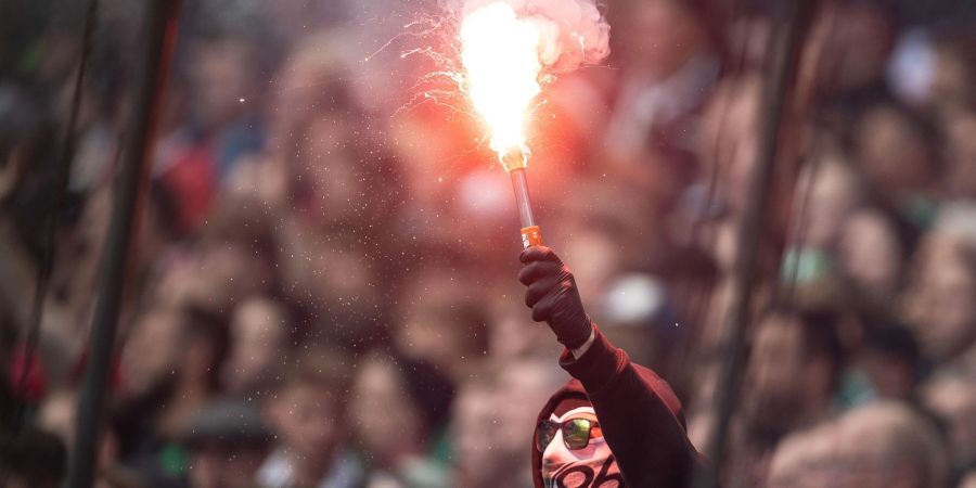 Hannover 96 muss wegen Pyrotechnik der Fans zahlen.