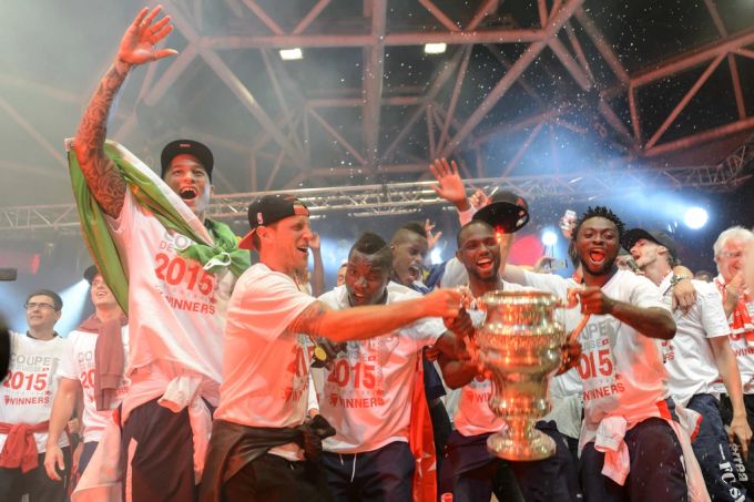 Die Spieler des FC Sion bejubeln den Cup-Sieg 2015. FC Sion