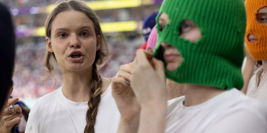 Pussy-Riot-Aktivisten hier beim WM-Spiel zwischen dem Iran und den USA.