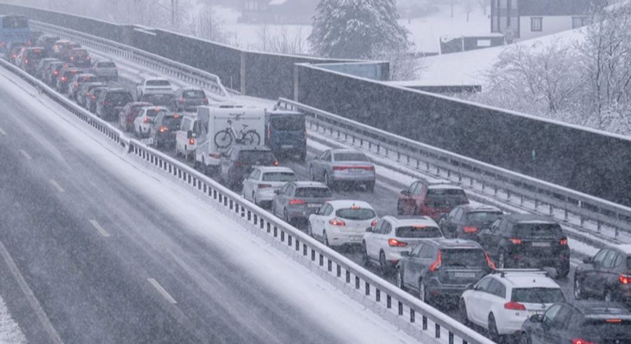 400 Eltern wollten ihre Kinder mit dem Auto zur Schule fahren – oftmals in «dicken Schlitten». (Symbolbild)