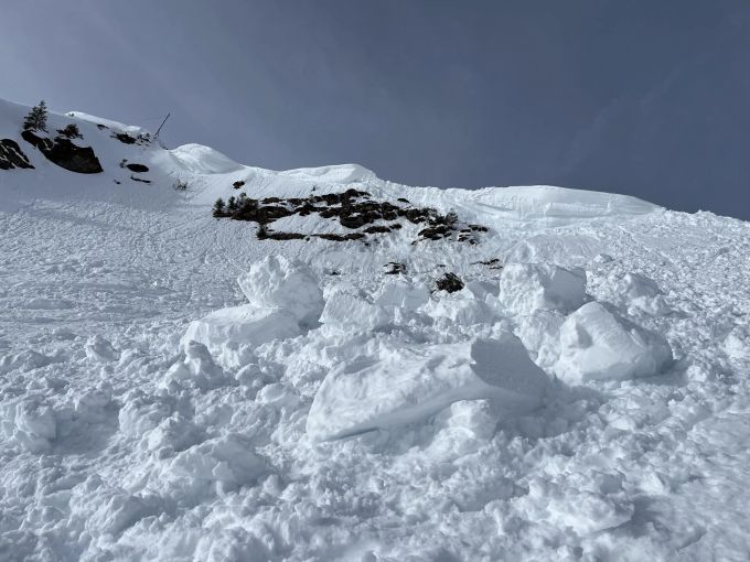 Eine Jugendliche wurde teilweise verschüttet. Von Schnee verschüttet.