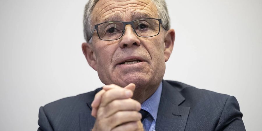 Die Milchkuh Zürich stellt sich auf die Hinterbeine: Finanzdirektor Ernst Stocker (SVP) kritisiert, dass andere Kantone zu wenig für Zürcher Leistungen bezahlen würden. (Archivbild)