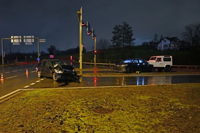 An den Fahrzeugen entstand ein Sachschaden. Sachschaden nach Unfall