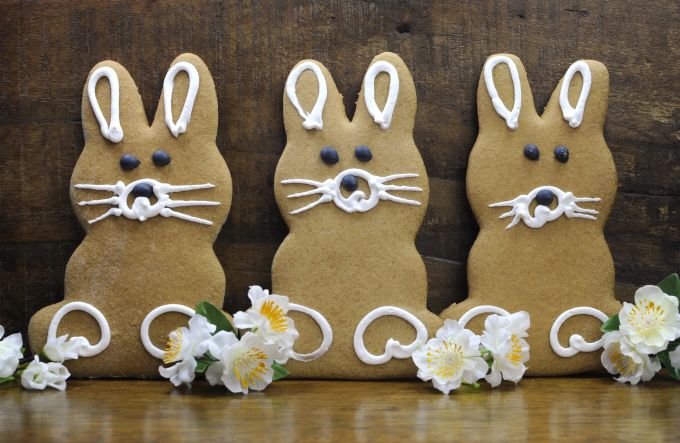 Wenn man selbst bäckt, hat man die Zutaten auch selbst in der Hand - und kann gesunde Osterhasen kreieren. Selbstgebackene Osterhasen