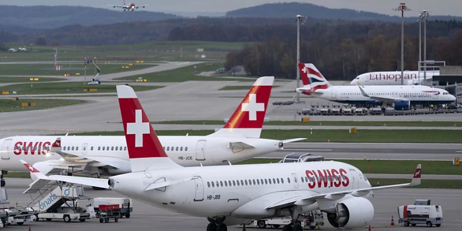 Vom Streik des Sicherheitspersonals an deutschen Flughäfen sind 2900 Swiss-Passagiere betroffen. (Archivbild)