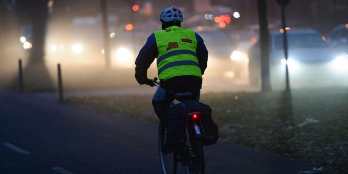 BFU - Mit Leuchtwesten und heller Kleidung zu mehr Sichtbarkeit im Alltag