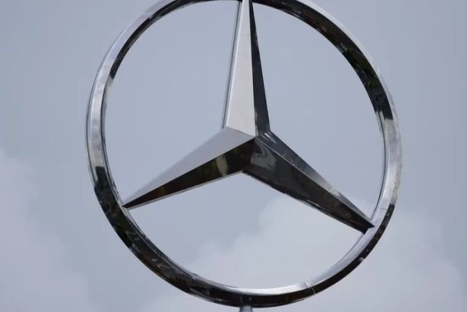 Mercedes-Benz Logo
