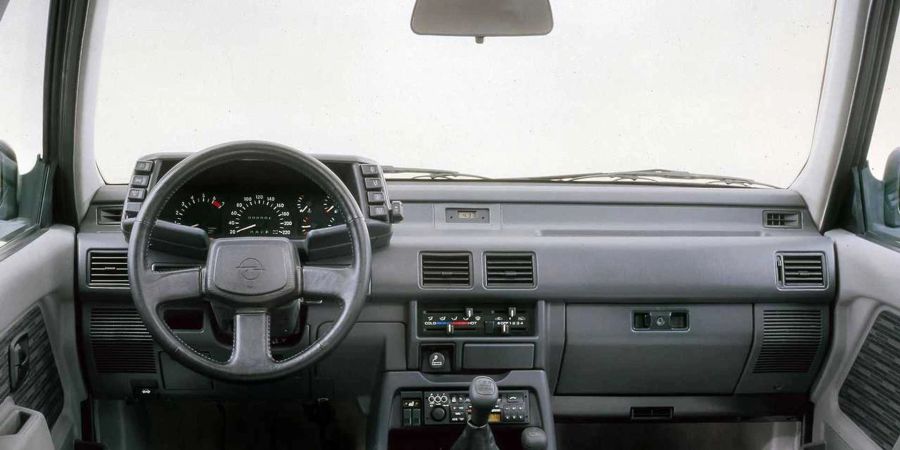 Opel Frontera 1991, Cockpit