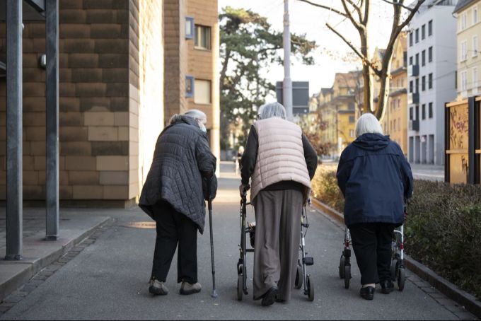 Rund 14 Prozent von Personen über 65 Jahren seien armutsbetroffen. Seniorinnen