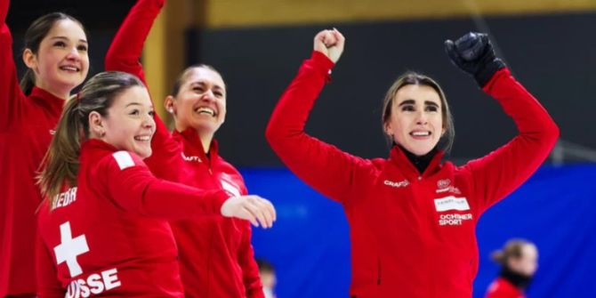 Curling Xenia Schwaller