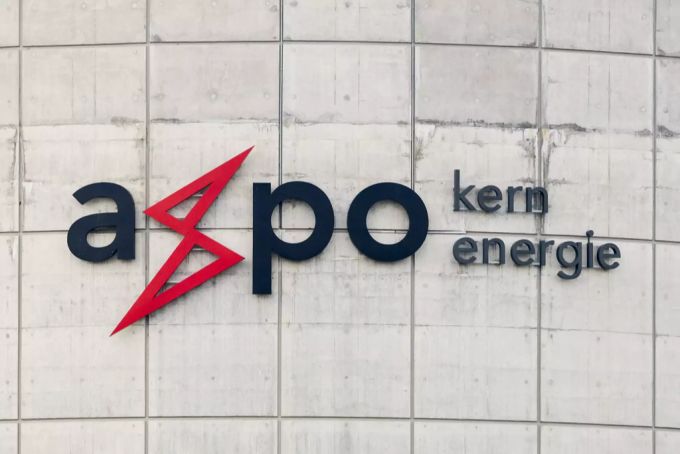 Das Logo der Axpo Power am Kernkraftwerk Beznau. Axpo
