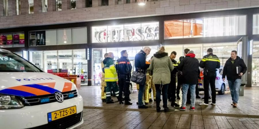 Polizei in der Grote Marktstraat von Den Haag