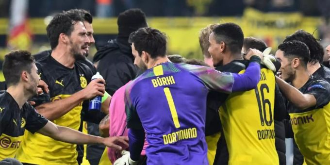 Die BVB-Spieler feiern das 3:2 gegen Inter Mailand. Foto: Bernd Thissen/dpa Die BVB-Spieler feiern das 3:2 gegen Inter Mailand. Foto: Bernd Thissen/dpa