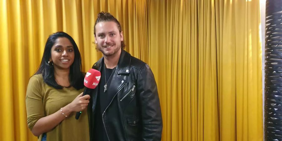 Beim Interview mit Tama Vakeesan, spricht der Romand über seine Musik, Eishockey und die Liebe.