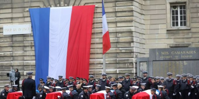 Särge mit den in Paris getöteten Polizisten Särge mit den in Paris getöteten Polizisten
