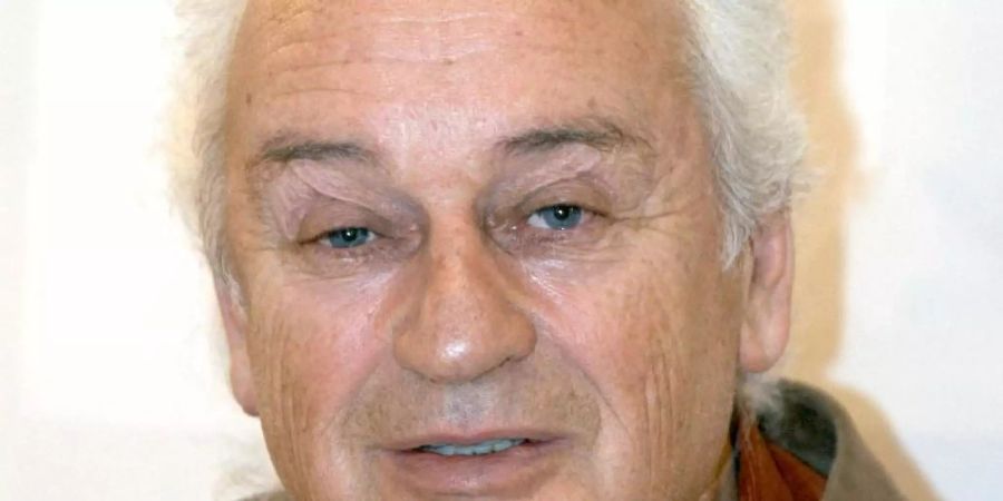 Der deutsche Schriftsteller Ernst Augustin ist tot. Foto: Uwe Zucchi/dpa