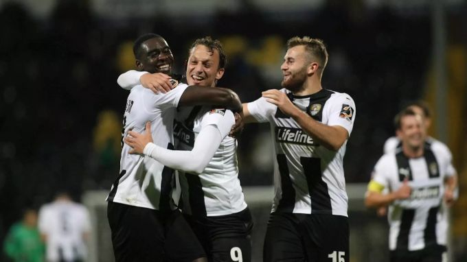 Notts County ging nicht an Pique vom FC Barcelona, sondern an die Eigentümer von Football Radar. Notts County FC Barcelona