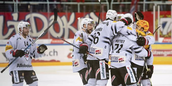 Frieburger Jubel nach dem Sieg in Rapperswil-Jona Frieburger Jubel nach dem Sieg in Rapperswil-Jona