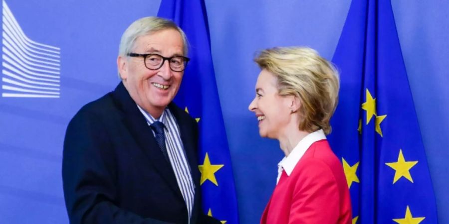 Juncker und von der Leyen bei der Amtsübergabe