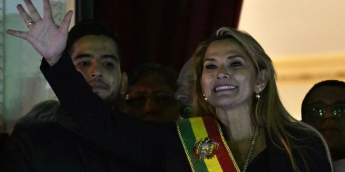 Bolivianische ÜbergangspräsidentinJeanine Añez Bolivianische ÜbergangspräsidentinJeanine Añez