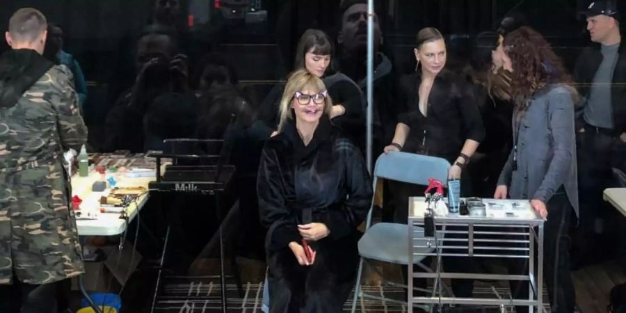 Heidi Klum lässt sich im Schaufenster eines grossen Internethändlers in Manhattan verkleiden. Foto: Benno Schwinghammer/dpa