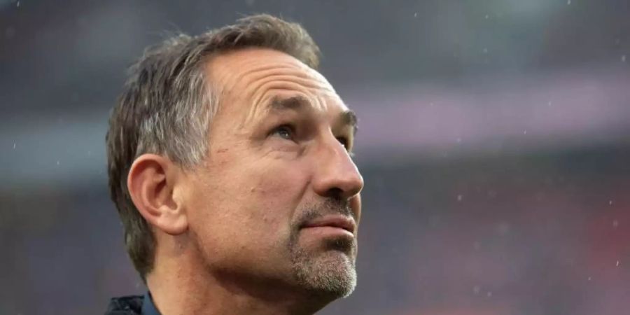 Steht mit Köln im rheinischen Derby unter Druck: FC-Coach Achim Beierlorzer. Foto: Marius Becker/dpa