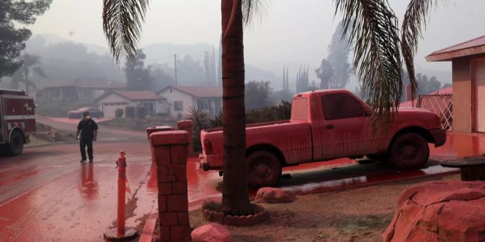 Kalifornien ist pink gefärbt. waldbrand