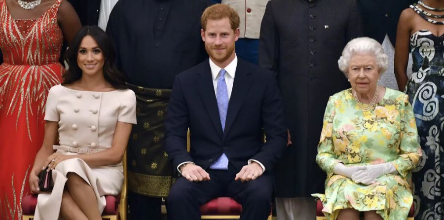 Meghan Markle und Prinz Harry mit Queen Elizabeth.