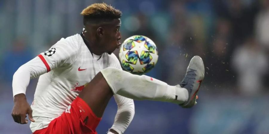 Hat sich im Spiel gegen Hertha BSC verletzt: Leipzigs Verteidiger Nordi Mukiele. Foto: Jan Woitas/dpa-Zentralbild/dpa