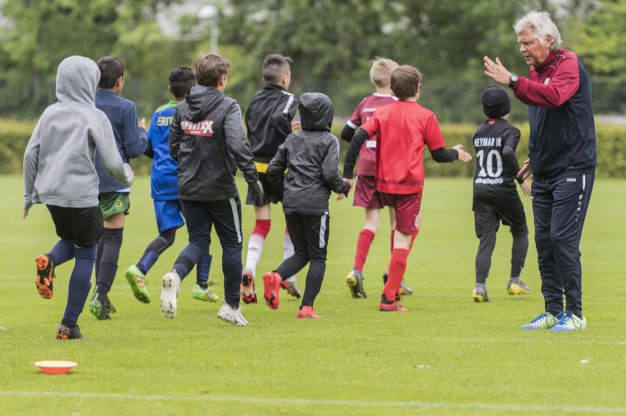 Es braucht im Verein auch Nachwuchs-Einsatz abseits der Sportplatzes. (Symbolbild)