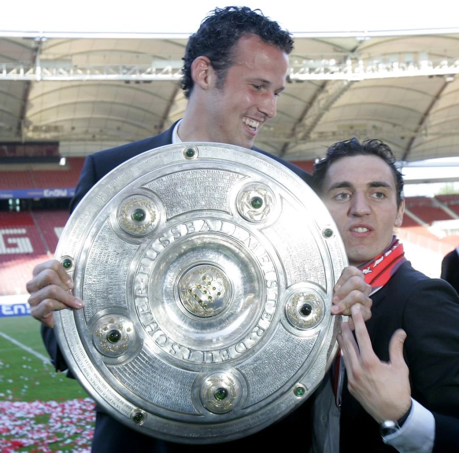 Marco Streller durfte die begehrte Bundesliga-Trophäe im Jahr 2006/07 mit VfB Stuttgart in die Höhe stemmen.