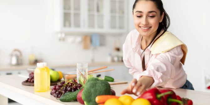 Frau mit Obst, Gemüse