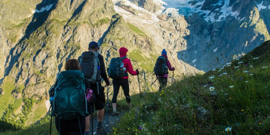 Trekking Gruppe Berg Schnee