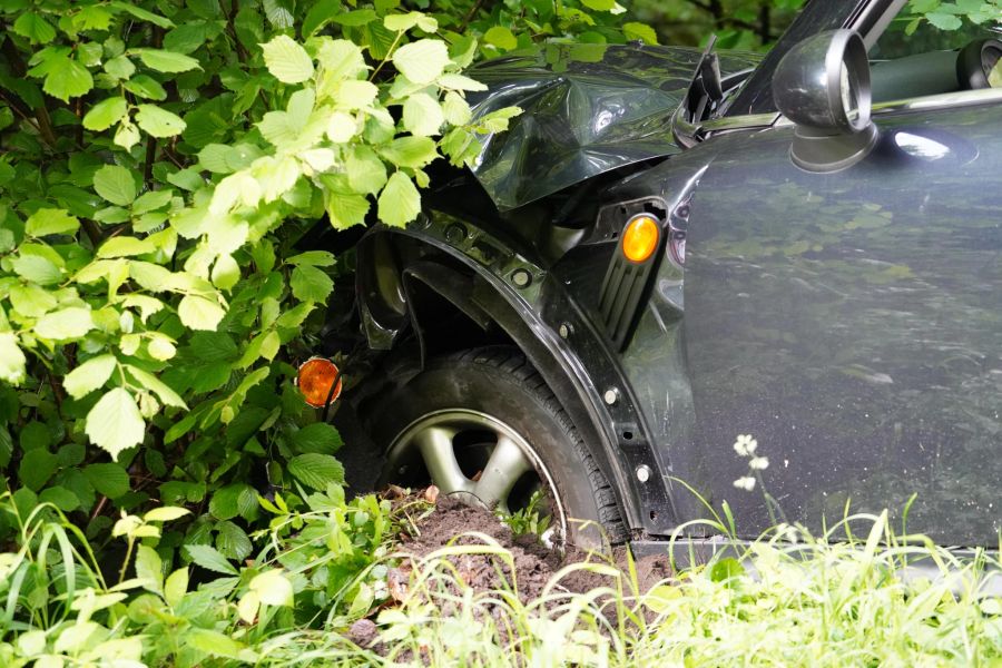 Bei der Kollision in Küsnacht ZH wurden beide Autos beschädigt.