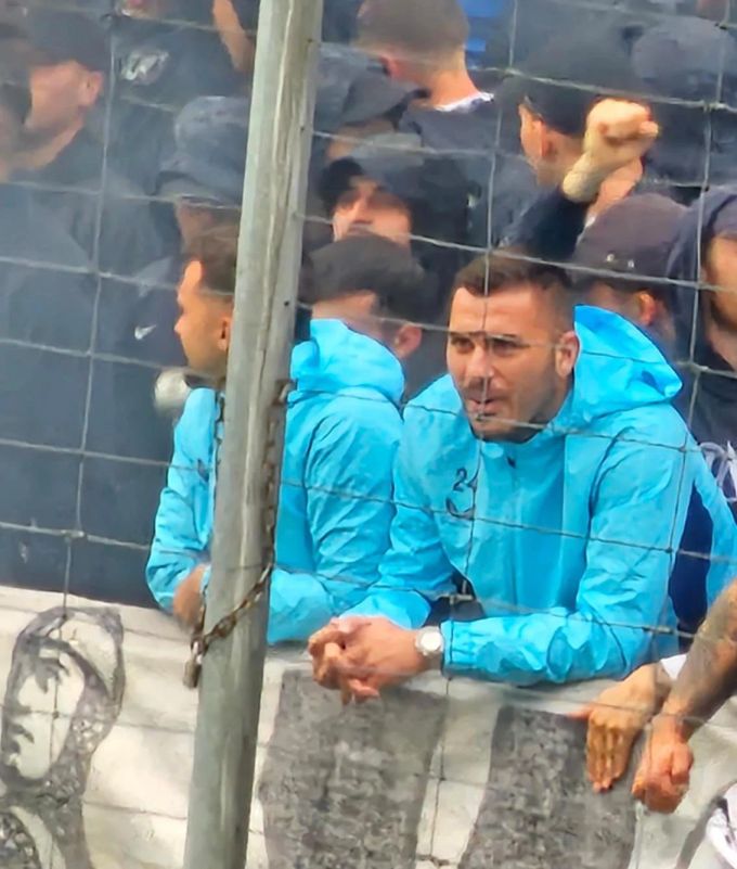 Mirlind Kryeziu und Bledian Krasniqi unterstützen den FCZ in der Fankurve, FCZ