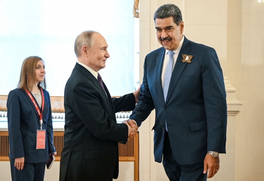 Er bittet um Raketen, Radar-Ausrüstung und Flugzeugteile.