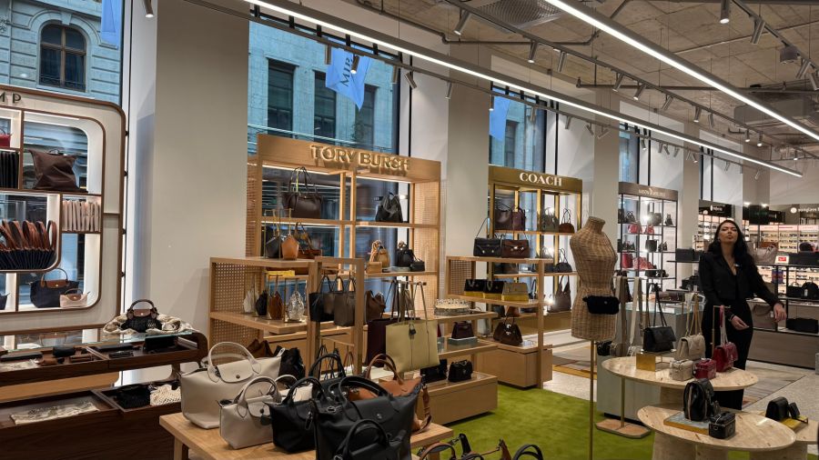 Die Baslerinnen und Basler haben endlich wieder ihren Globus zurück.