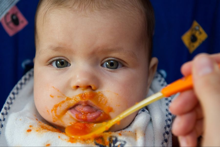 Gemäss einer Analyse soll Nestlé in Afrika überzuckerten Babybrei vertreiben. (Symbolbild)