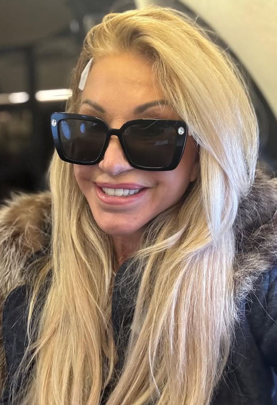 Carmen hat jetzt eine Platte mit fünf Nägeln im Kopf.