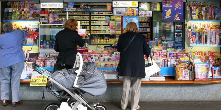 Der Kiosk am Paradeplatz kommt weg. Neu gibt es hier einen Kaffeeanbieter. Die Stadt vermietet vier VBZ-Mietflächen neu. (Archivbild)