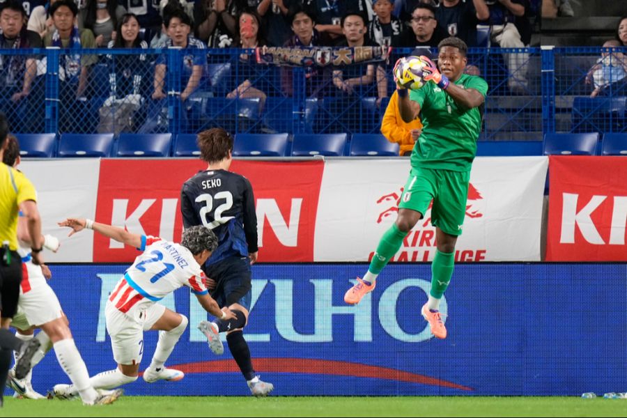 Der Japaner Zion Suzuki überzeugte zuletzt bei Parma Calcio. Aktuell fällt er aber gerade mit gebrochener Hand aus.