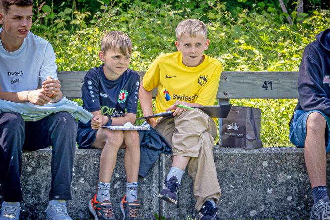 Maurice Lavoyer (rechts im YB-Shirt) mit seinem 10-jährigen Brude