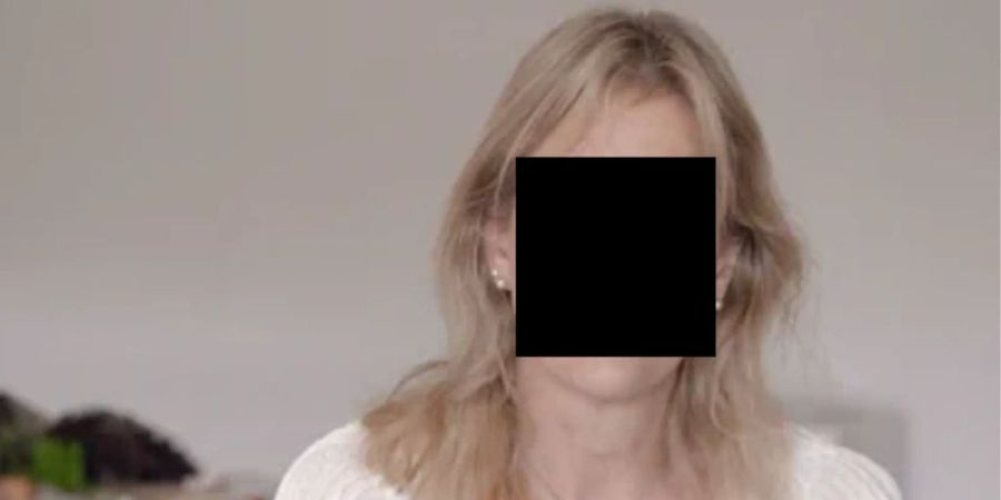 Mehrere Dutzend Tiere besass die Skandal-Halterin, eine bekannte Schweizer Gesundheits-Expertin. Bei der Hof-Räumung waren Pferde, Hunde und Ziegen in einem verwahrlosten Zustand.