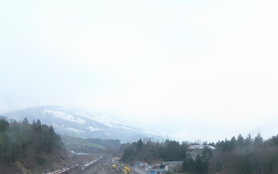 Wer in Goldau (SZ) den Blick in Richtung Lauerz (SZ) schweifen lässt, wird von einer verschneiten Landschaft begrüsst.