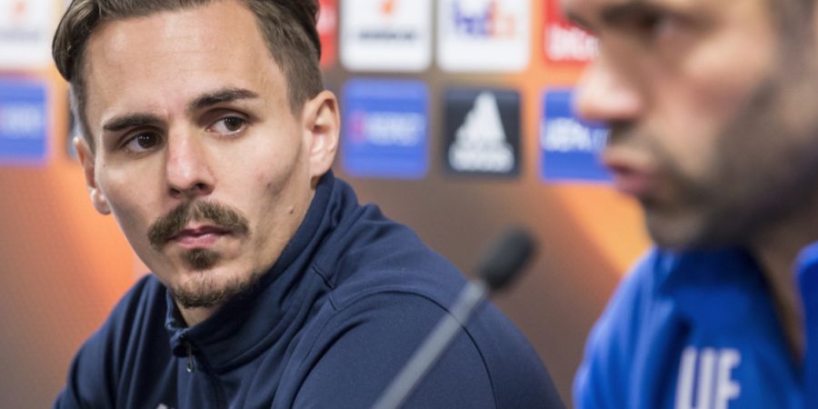 Kay Voser (links) spielte unter anderem beim FC Zürich, GC, Basel und Fulham Fussball. Am Mittwoch musste er wegen wüster Dorhungen vor Gericht. (Archivbild)