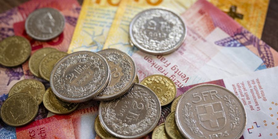 Seit 2023 müssen die Kampagnenbudgets offen gelegt werden. Die Initiative «Keine-10-Millionen-Schweiz» ist seither die teuerste Abstimmung. (Themenbild)