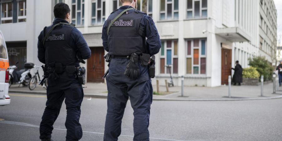 Ein 40-Jähriger, der in Zürich einen orthodoxen Juden angriff, muss in Untersuchungshaft. (Symbolbild)