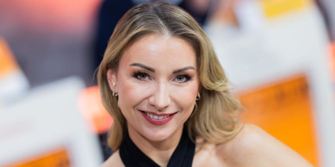 Anna Carina Woitschack single