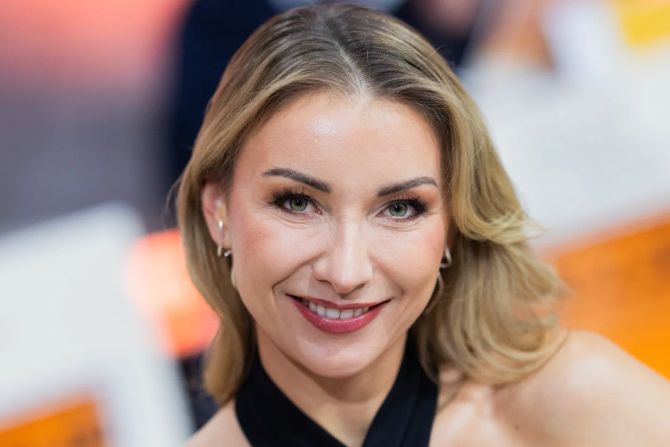 Anna Carina Woitschack single